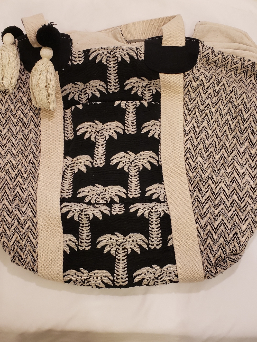 No Boundries Beach Tote with Interior Zipper Pocket